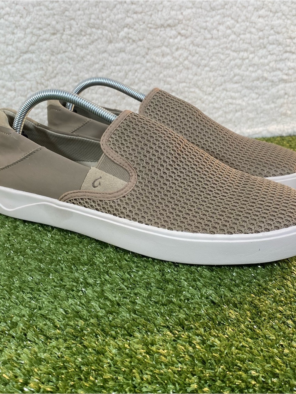 OluKai Lae Ahi Mesh Slip-On Sneakers - Taupe Brown Men’s 10.5 Breathable Comfort